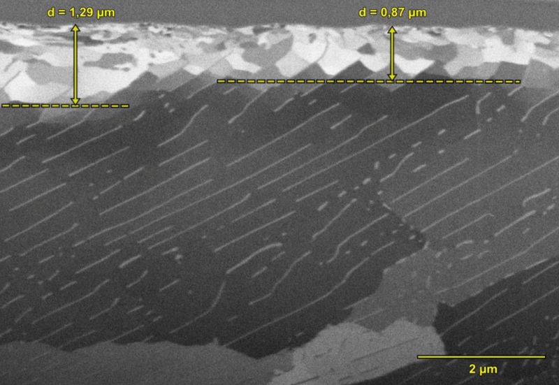 Querschnitt einer mechanisch belasteten Stahlprobe, FIB-Bild